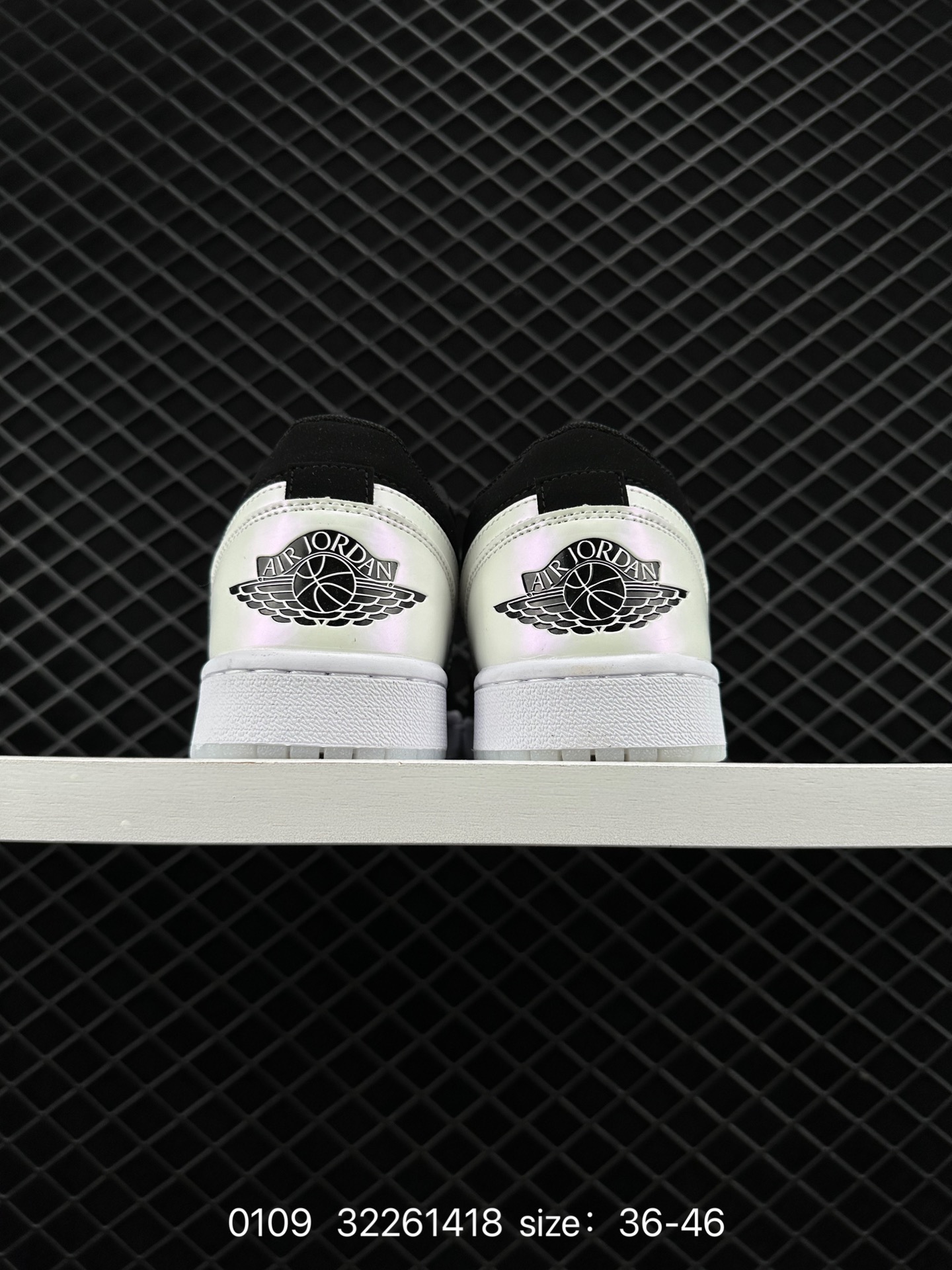 NIKE  Air Jordan 1 Low